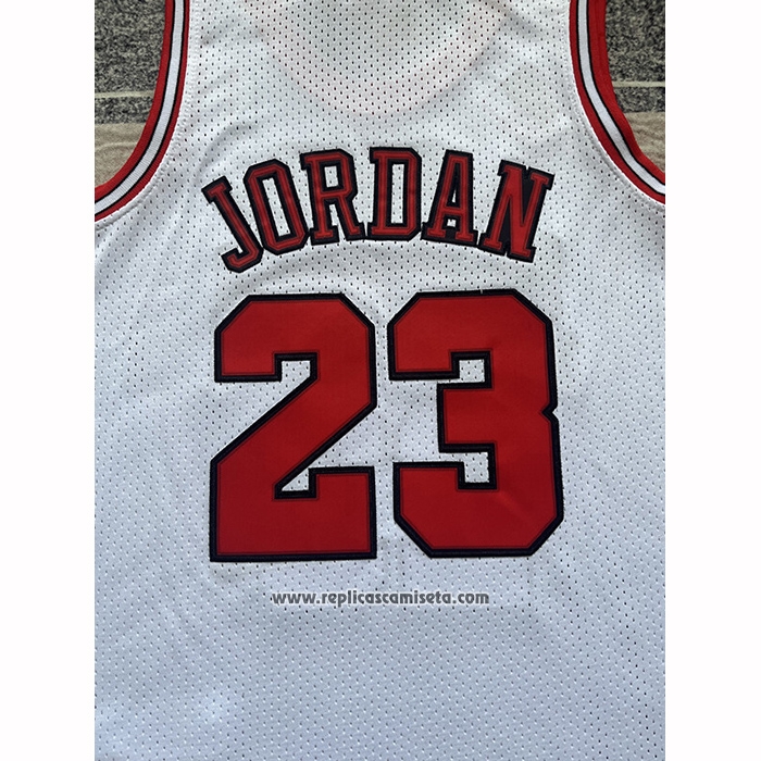Camiseta Chicago Bulls Michael Jordan NO 23 Mitchell & Ness 1997-98 Blanco Firmada